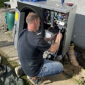 Elektrischer Anschluss Wärmepumen Loeliger AG